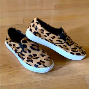 Steve Madden  leopard slip-on
